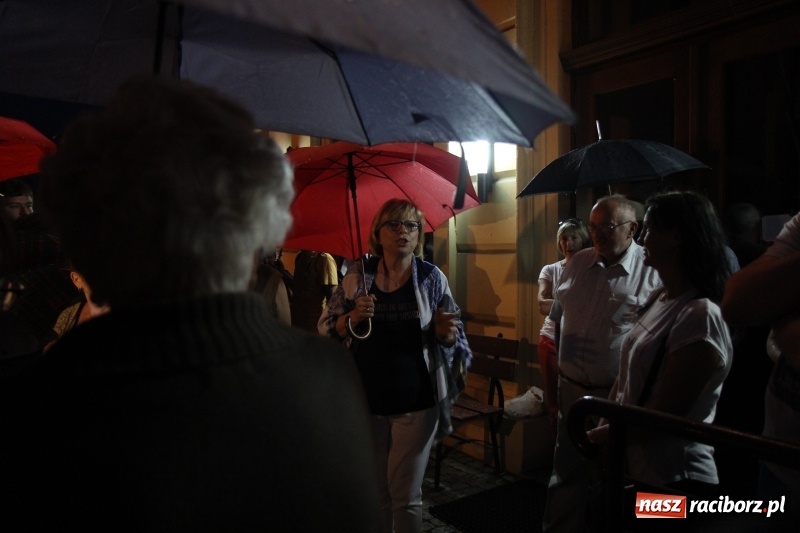 Zdjęcie w galerii na portalu naszraciborz.pl: 120 osób protestowało pod sądem! Do zgromadzonych zwróciła się poseł Gabriela Lenartowicz wiadomości z regionu