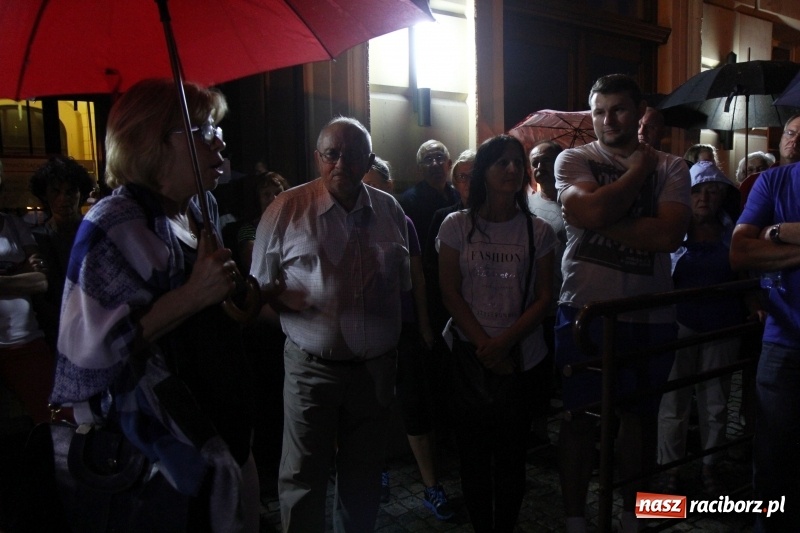Zdjęcie w galerii na portalu naszraciborz.pl: 120 osób protestowało pod sądem! Do zgromadzonych zwróciła się poseł Gabriela Lenartowicz wiadomości z regionu