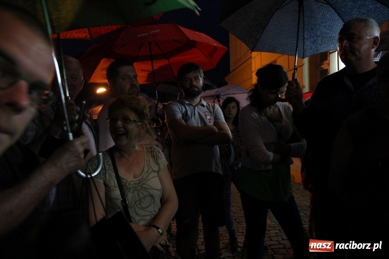 Zdjęcie w galerii na portalu naszraciborz.pl: 120 osób protestowało pod sądem! Do zgromadzonych zwróciła się poseł Gabriela Lenartowicz wiadomości z regionu
