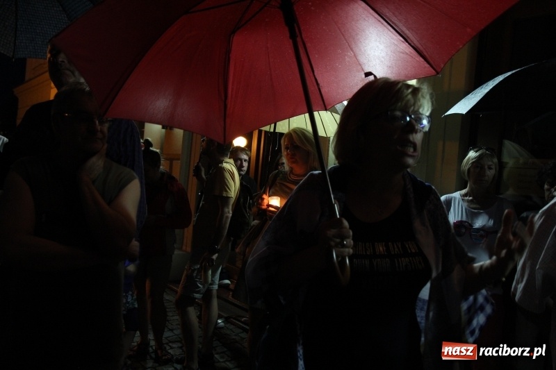 Zdjęcie w galerii na portalu naszraciborz.pl: 120 osób protestowało pod sądem! Do zgromadzonych zwróciła się poseł Gabriela Lenartowicz wiadomości z regionu