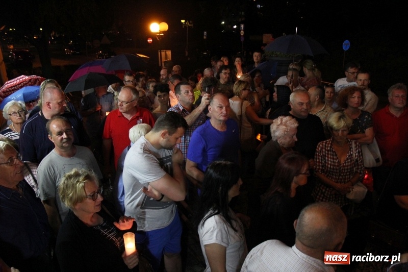 Zdjęcie w galerii na portalu naszraciborz.pl: 120 osób protestowało pod sądem! Do zgromadzonych zwróciła się poseł Gabriela Lenartowicz wiadomości z regionu