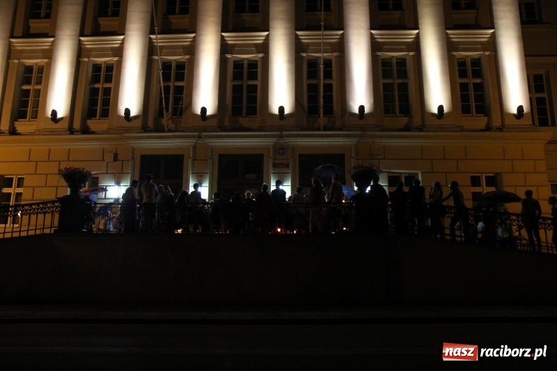 Zdjęcie w galerii na portalu naszraciborz.pl: 120 osób protestowało pod sądem! Do zgromadzonych zwróciła się poseł Gabriela Lenartowicz wiadomości z regionu