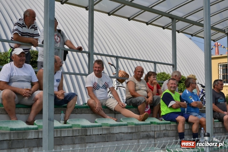 Zdjęcie w galerii na portalu naszraciborz.pl: Turniej w Chałupkach. Puchar Wójta dla oldbojów z Haci  wiadomości z regionu