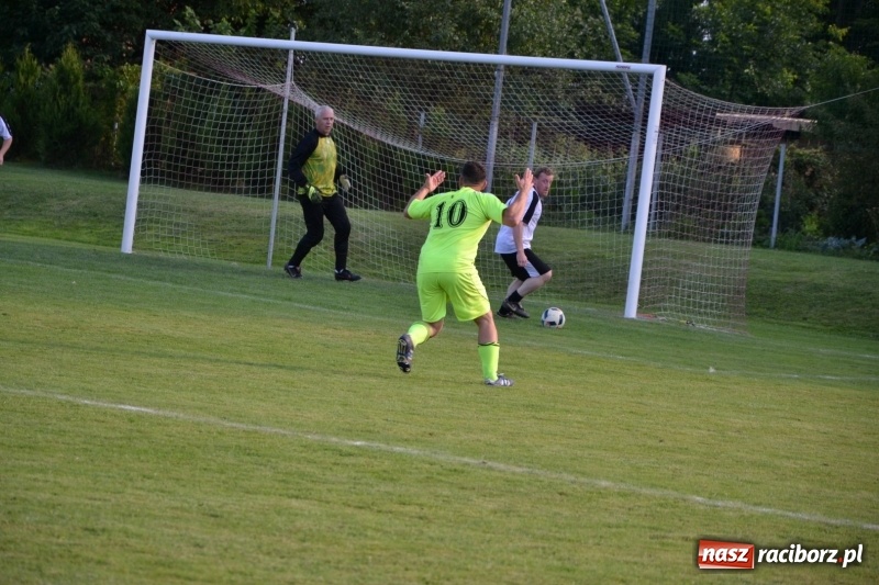 Zdjęcie w galerii na portalu naszraciborz.pl: Turniej w Chałupkach. Puchar Wójta dla oldbojów z Haci  wiadomości z regionu