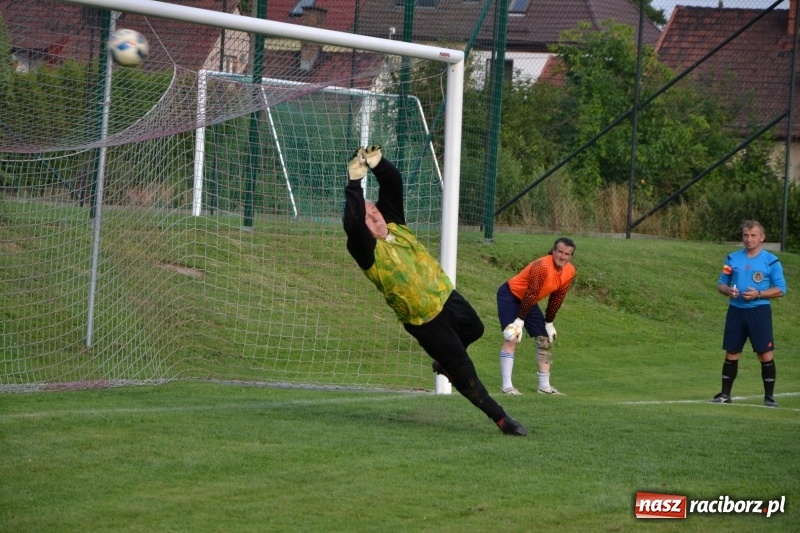 Zdjęcie w galerii na portalu naszraciborz.pl: Turniej w Chałupkach. Puchar Wójta dla oldbojów z Haci  wiadomości z regionu