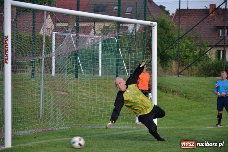 Zdjęcie w galerii na portalu naszraciborz.pl: Turniej w Chałupkach. Puchar Wójta dla oldbojów z Haci  wiadomości z regionu