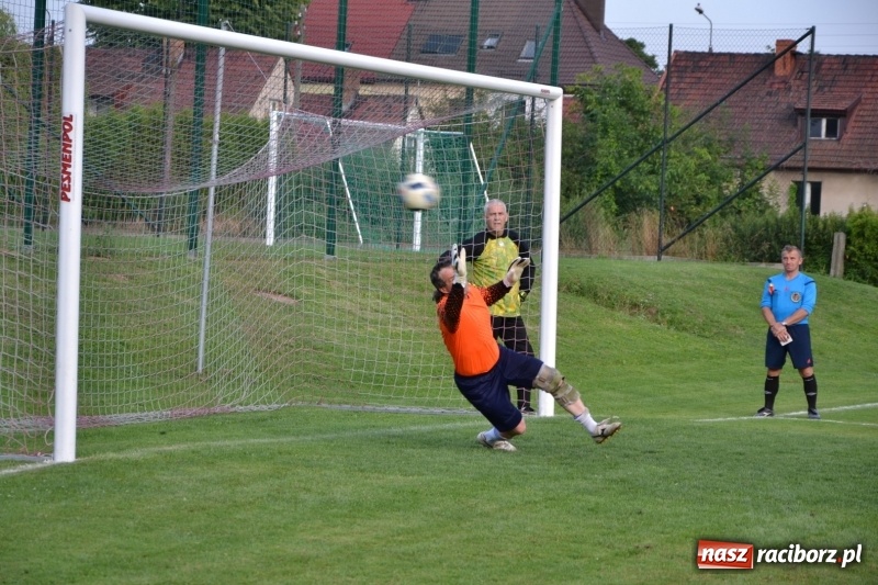Zdjęcie w galerii na portalu naszraciborz.pl: Turniej w Chałupkach. Puchar Wójta dla oldbojów z Haci  wiadomości z regionu