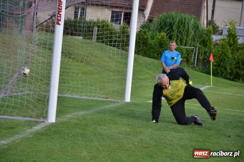 Zdjęcie w galerii na portalu naszraciborz.pl: Turniej w Chałupkach. Puchar Wójta dla oldbojów z Haci  wiadomości z regionu