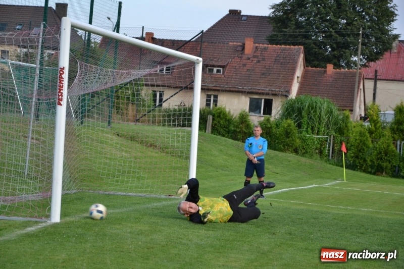 Zdjęcie w galerii na portalu naszraciborz.pl: Turniej w Chałupkach. Puchar Wójta dla oldbojów z Haci  wiadomości z regionu
