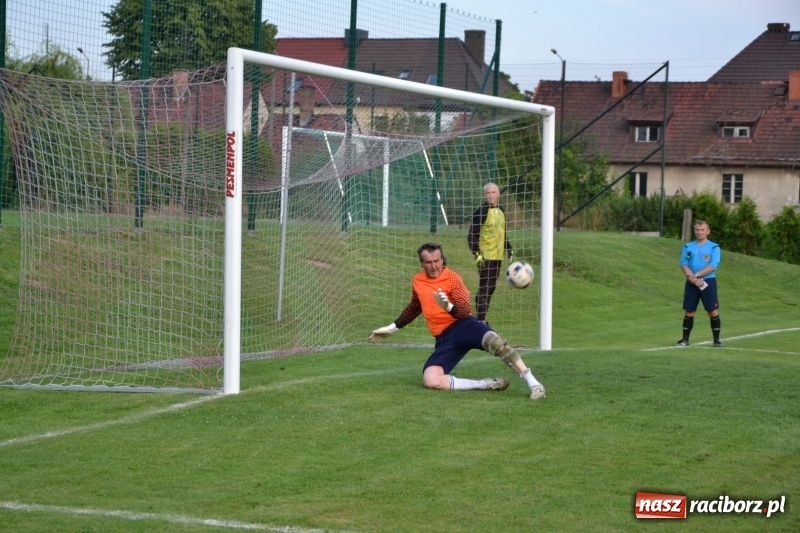 Zdjęcie w galerii na portalu naszraciborz.pl: Turniej w Chałupkach. Puchar Wójta dla oldbojów z Haci  wiadomości z regionu
