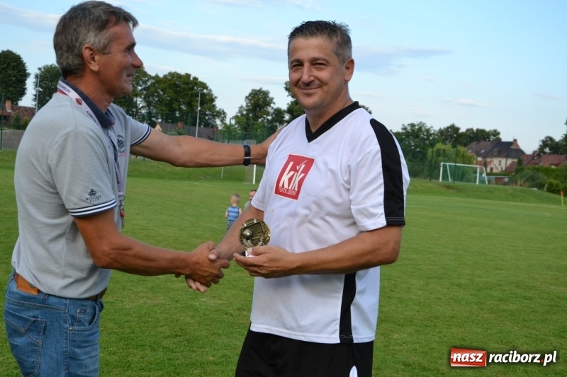 Zdjęcie w galerii na portalu naszraciborz.pl: Turniej w Chałupkach. Puchar Wójta dla oldbojów z Haci  wiadomości z regionu