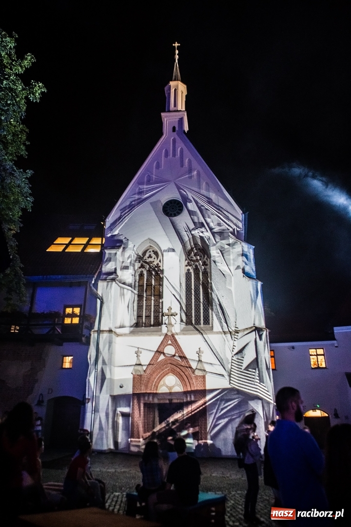 Zdjęcie w galerii na portalu naszraciborz.pl: Intro Festival 2017. Efektowny Mapping 3D kaplicy zamkowej z motywami na 800-lecie Raciborza wiadomości z regionu