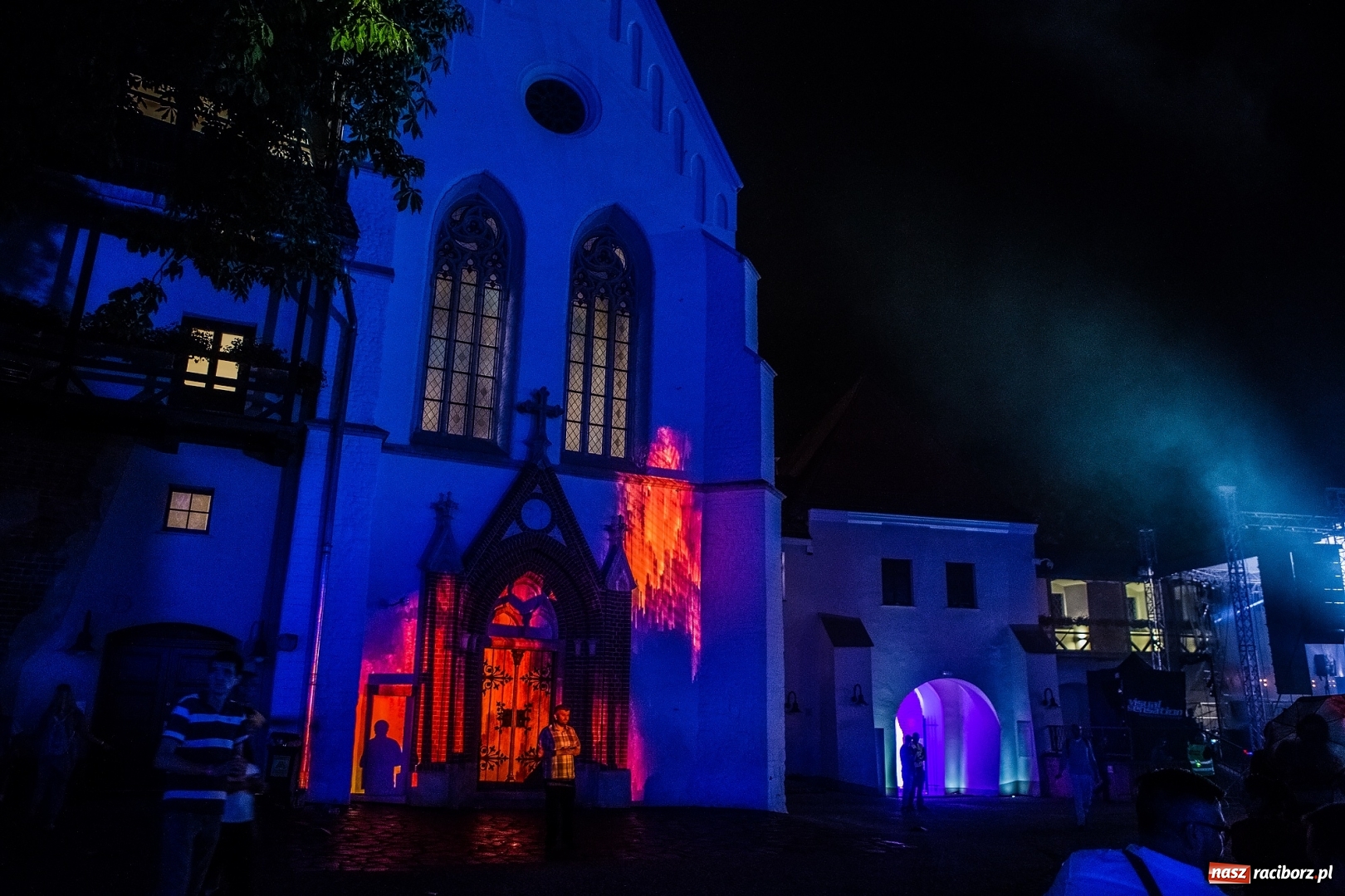 Zdjęcie w galerii na portalu naszraciborz.pl: Intro Festival 2017. Efektowny Mapping 3D kaplicy zamkowej z motywami na 800-lecie Raciborza wiadomości z regionu