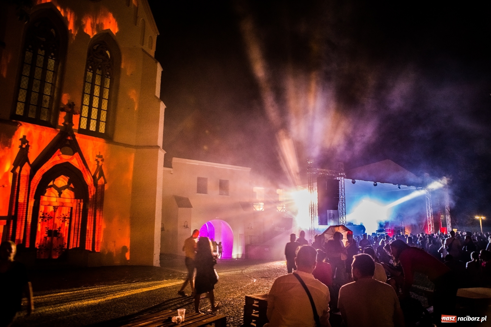 Zdjęcie w galerii na portalu naszraciborz.pl: Intro Festival 2017. Efektowny Mapping 3D kaplicy zamkowej z motywami na 800-lecie Raciborza wiadomości z regionu