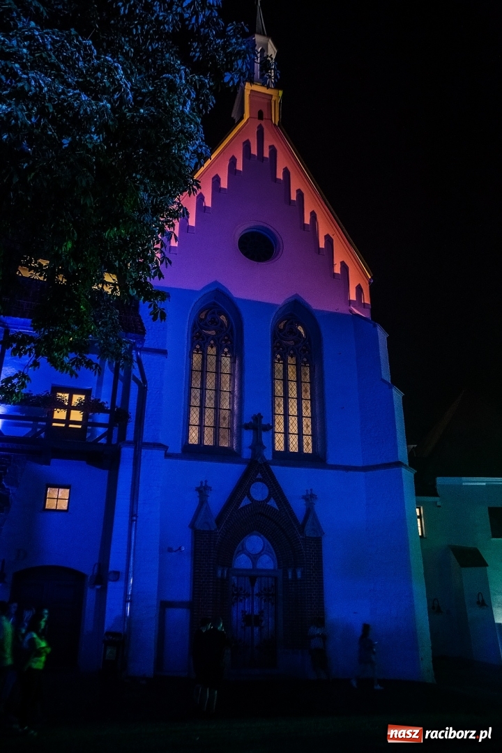 Zdjęcie w galerii na portalu naszraciborz.pl: Intro Festival 2017. Efektowny Mapping 3D kaplicy zamkowej z motywami na 800-lecie Raciborza wiadomości z regionu