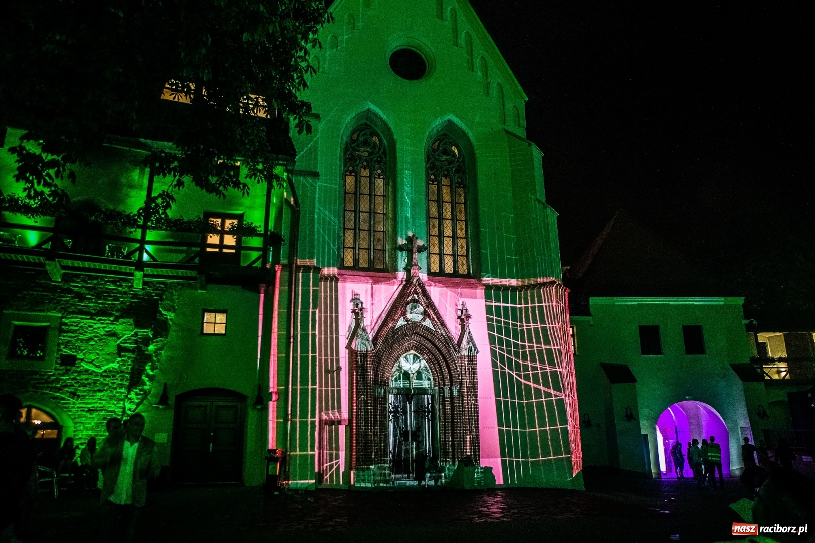 Zdjęcie w galerii na portalu naszraciborz.pl: Intro Festival 2017. Efektowny Mapping 3D kaplicy zamkowej z motywami na 800-lecie Raciborza wiadomości z regionu