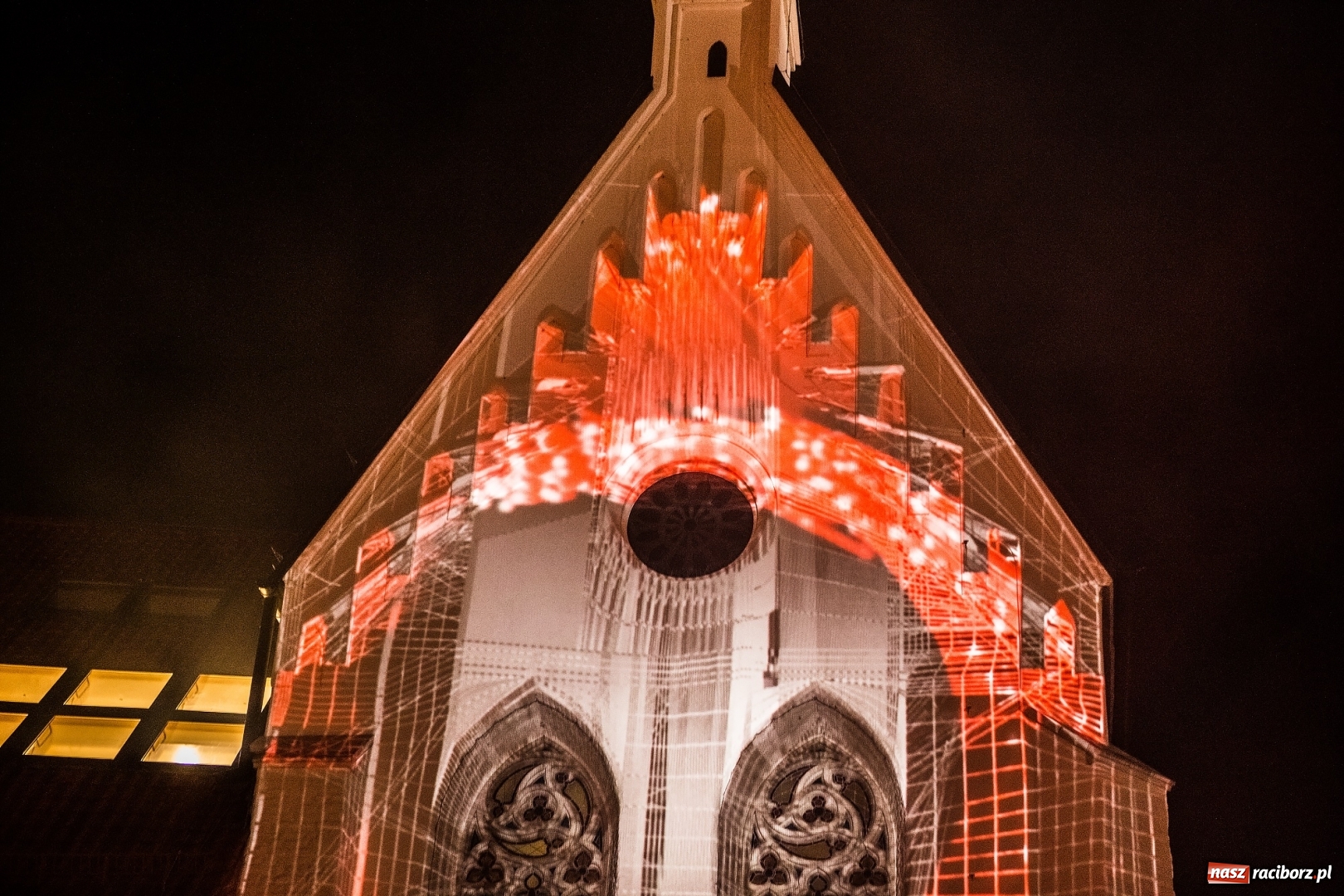 Zdjęcie w galerii na portalu naszraciborz.pl: Intro Festival 2017. Efektowny Mapping 3D kaplicy zamkowej z motywami na 800-lecie Raciborza wiadomości z regionu