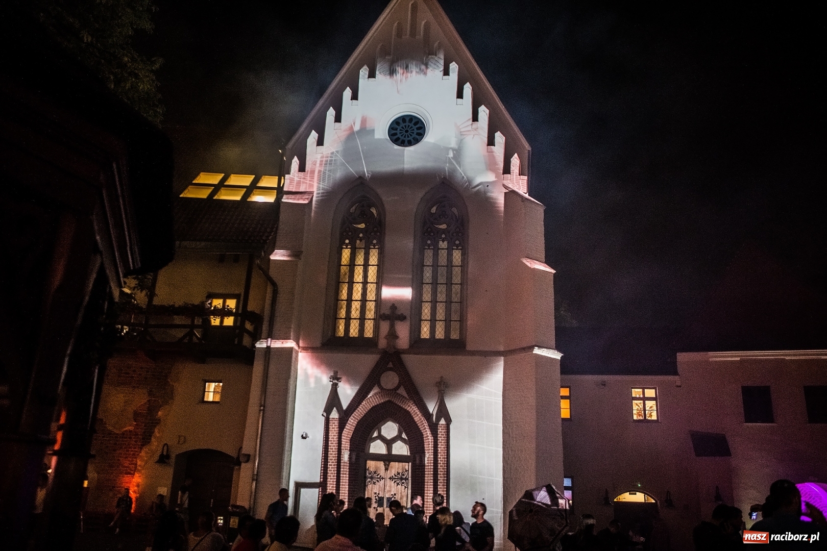 Zdjęcie w galerii na portalu naszraciborz.pl: Intro Festival 2017. Efektowny Mapping 3D kaplicy zamkowej z motywami na 800-lecie Raciborza wiadomości z regionu