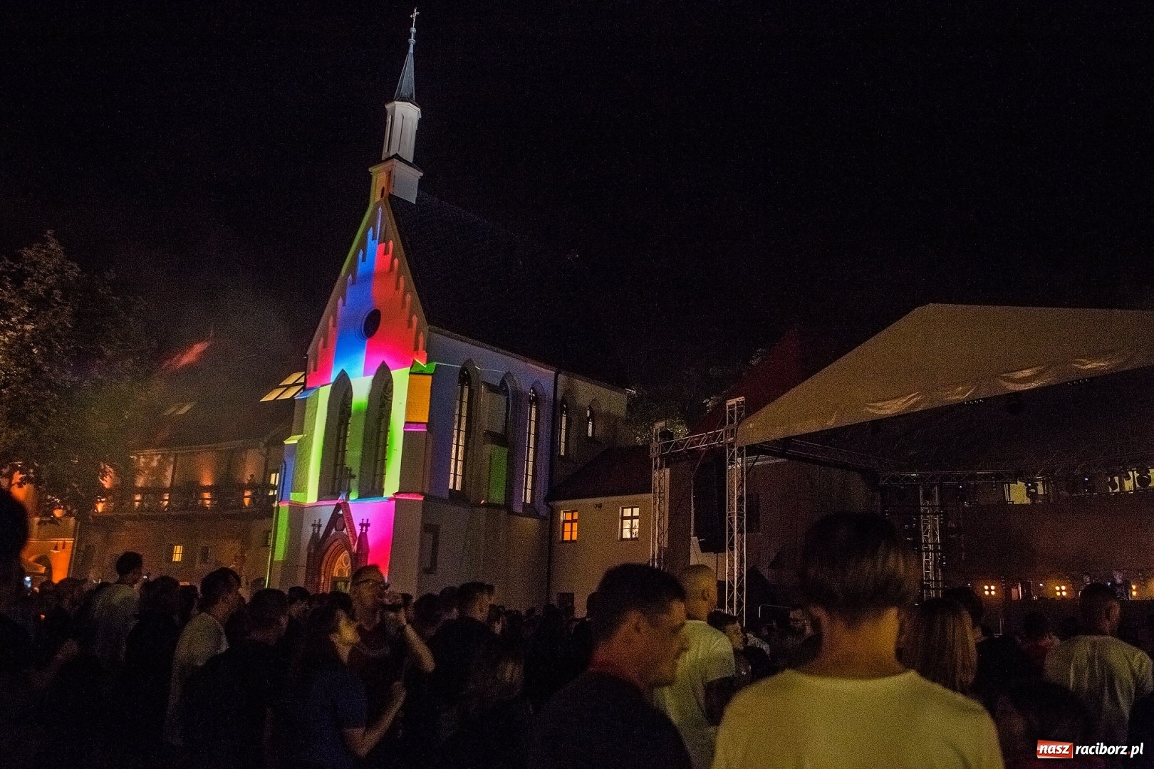 Zdjęcie w galerii na portalu naszraciborz.pl: Intro Festival 2017. Efektowny Mapping 3D kaplicy zamkowej z motywami na 800-lecie Raciborza wiadomości z regionu
