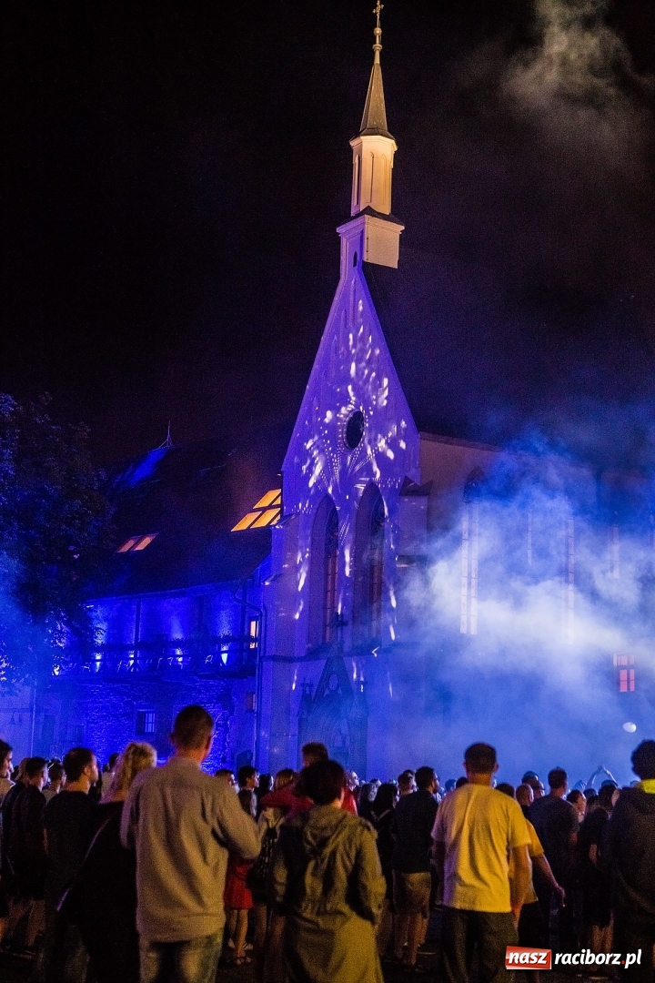 Zdjęcie w galerii na portalu naszraciborz.pl: Intro Festival 2017. Efektowny Mapping 3D kaplicy zamkowej z motywami na 800-lecie Raciborza wiadomości z regionu