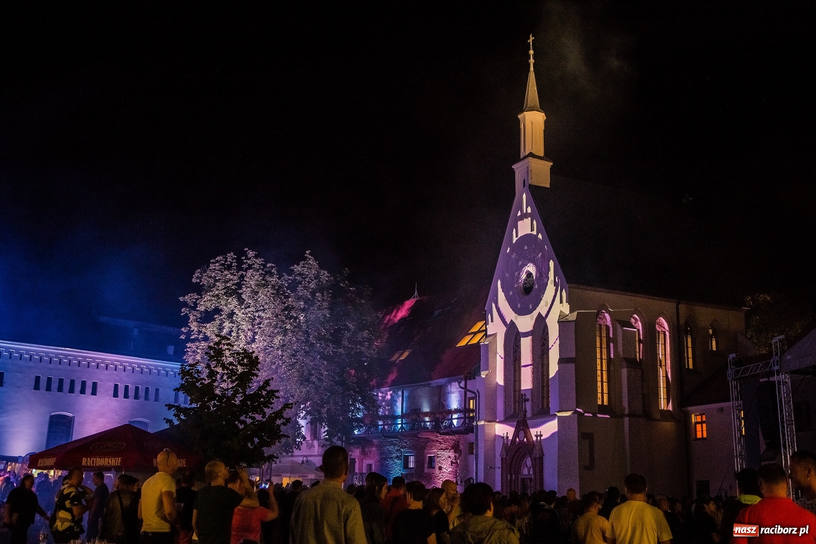 Zdjęcie w galerii na portalu naszraciborz.pl: Intro Festival 2017. Efektowny Mapping 3D kaplicy zamkowej z motywami na 800-lecie Raciborza wiadomości z regionu