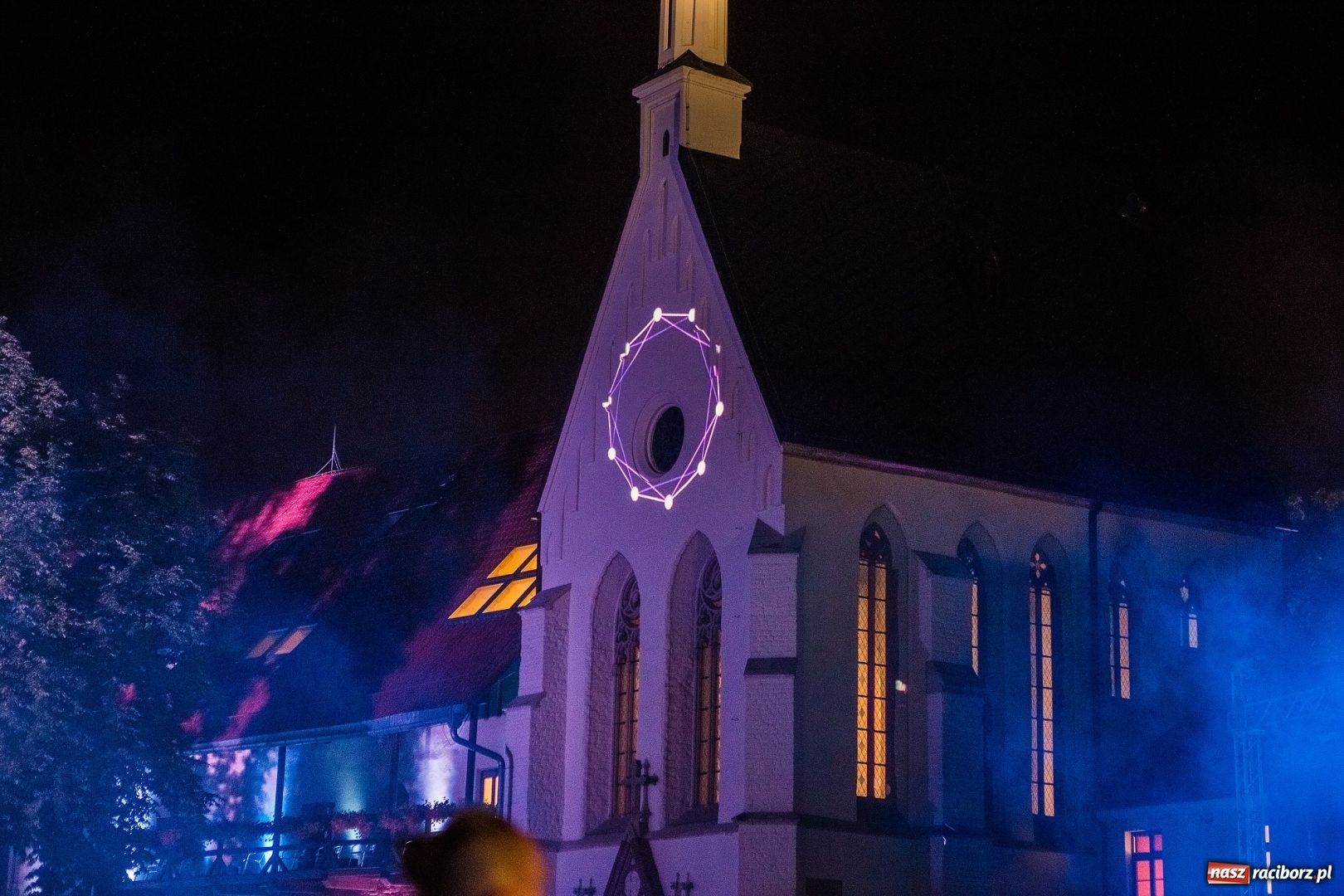 Zdjęcie w galerii na portalu naszraciborz.pl: Intro Festival 2017. Efektowny Mapping 3D kaplicy zamkowej z motywami na 800-lecie Raciborza wiadomości z regionu