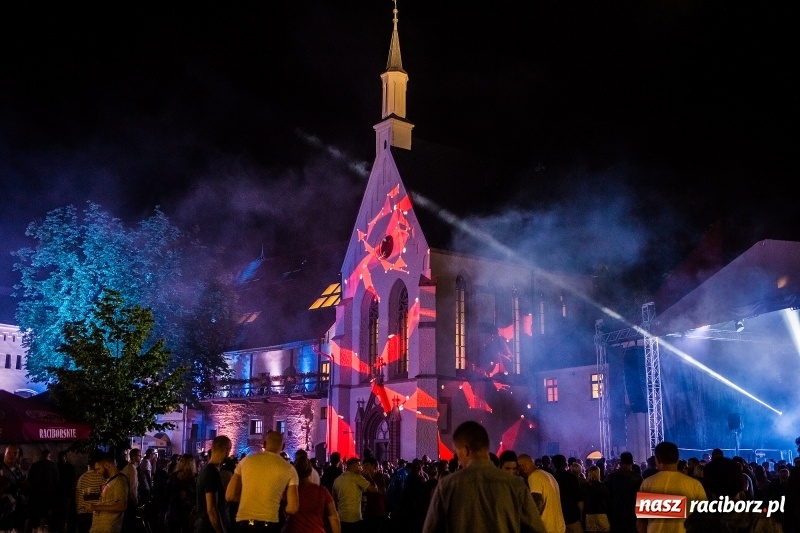 Zdjęcie w galerii na portalu naszraciborz.pl: Intro Festival 2017. Efektowny Mapping 3D kaplicy zamkowej z motywami na 800-lecie Raciborza wiadomości z regionu