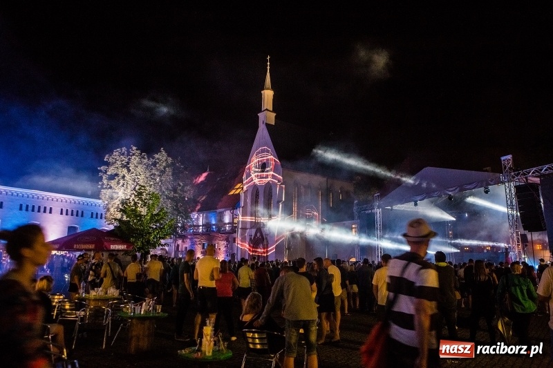 Zdjęcie w galerii na portalu naszraciborz.pl: Intro Festival 2017. Efektowny Mapping 3D kaplicy zamkowej z motywami na 800-lecie Raciborza wiadomości z regionu