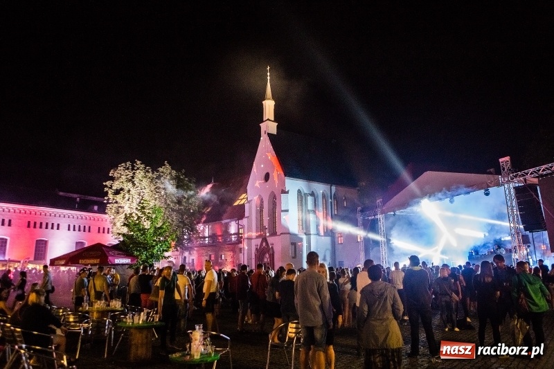 Zdjęcie w galerii na portalu naszraciborz.pl: Intro Festival 2017. Efektowny Mapping 3D kaplicy zamkowej z motywami na 800-lecie Raciborza wiadomości z regionu