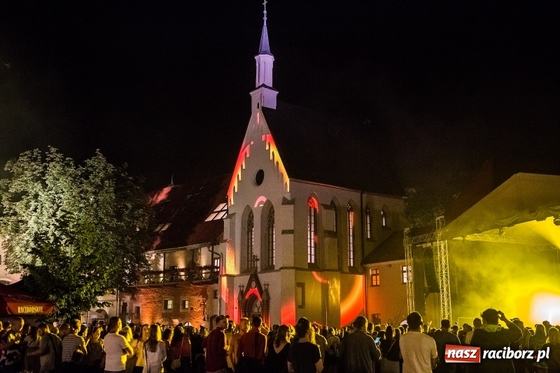 Zdjęcie w galerii na portalu naszraciborz.pl: Intro Festival 2017. Efektowny Mapping 3D kaplicy zamkowej z motywami na 800-lecie Raciborza wiadomości z regionu