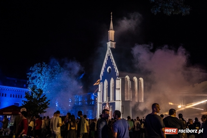 Zdjęcie w galerii na portalu naszraciborz.pl: Intro Festival 2017. Efektowny Mapping 3D kaplicy zamkowej z motywami na 800-lecie Raciborza wiadomości z regionu