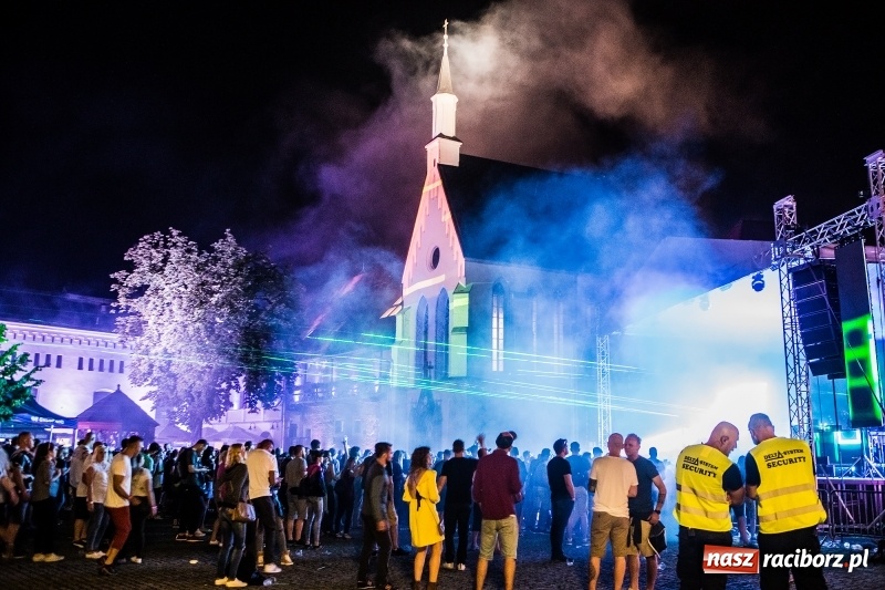 Zdjęcie w galerii na portalu naszraciborz.pl: Intro Festival 2017. Efektowny Mapping 3D kaplicy zamkowej z motywami na 800-lecie Raciborza wiadomości z regionu