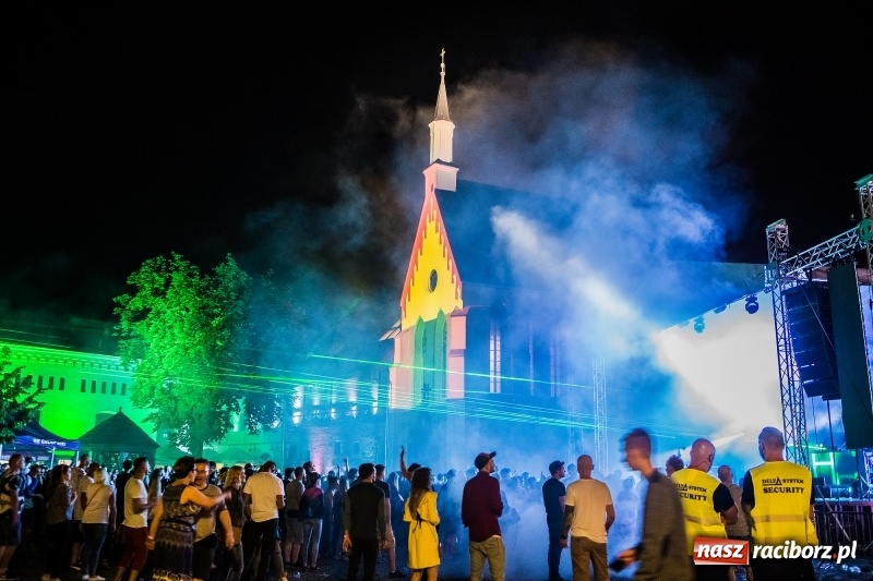 Zdjęcie w galerii na portalu naszraciborz.pl: Intro Festival 2017. Efektowny Mapping 3D kaplicy zamkowej z motywami na 800-lecie Raciborza wiadomości z regionu