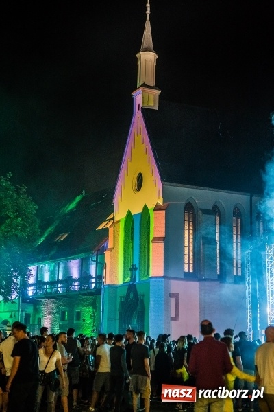Zdjęcie w galerii na portalu naszraciborz.pl: Intro Festival 2017. Efektowny Mapping 3D kaplicy zamkowej z motywami na 800-lecie Raciborza wiadomości z regionu