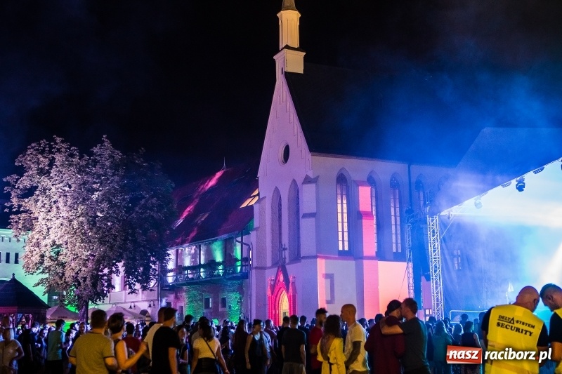 Zdjęcie w galerii na portalu naszraciborz.pl: Intro Festival 2017. Efektowny Mapping 3D kaplicy zamkowej z motywami na 800-lecie Raciborza wiadomości z regionu