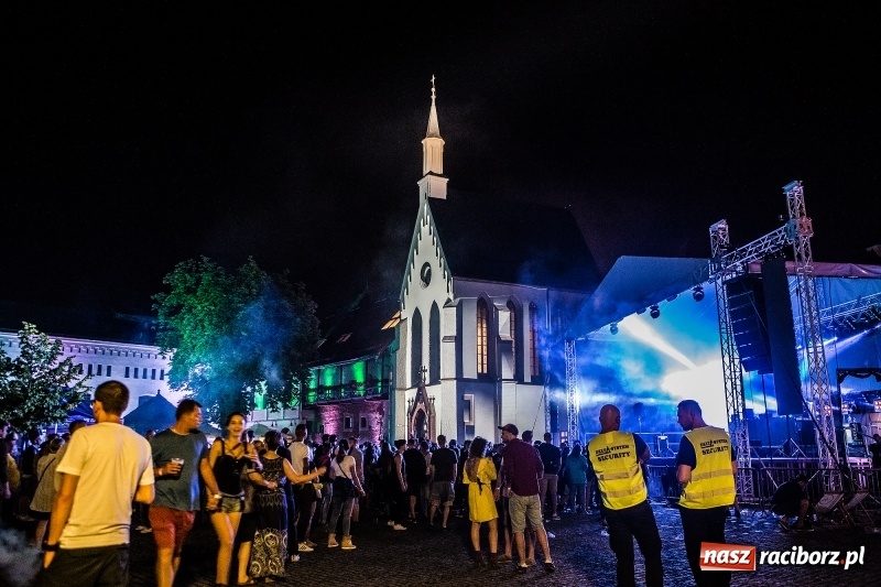 Zdjęcie w galerii na portalu naszraciborz.pl: Intro Festival 2017. Efektowny Mapping 3D kaplicy zamkowej z motywami na 800-lecie Raciborza wiadomości z regionu