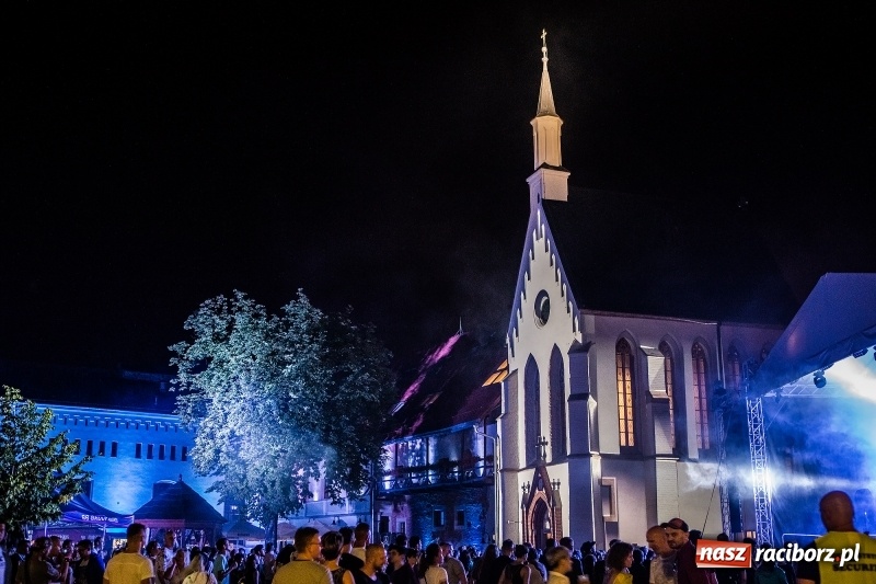 Zdjęcie w galerii na portalu naszraciborz.pl: Intro Festival 2017. Efektowny Mapping 3D kaplicy zamkowej z motywami na 800-lecie Raciborza wiadomości z regionu