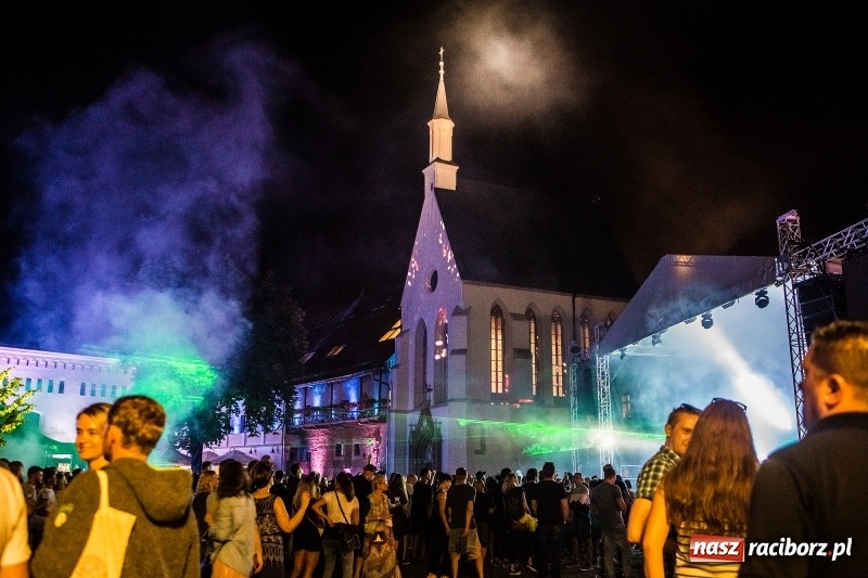 Zdjęcie w galerii na portalu naszraciborz.pl: Intro Festival 2017. Efektowny Mapping 3D kaplicy zamkowej z motywami na 800-lecie Raciborza wiadomości z regionu
