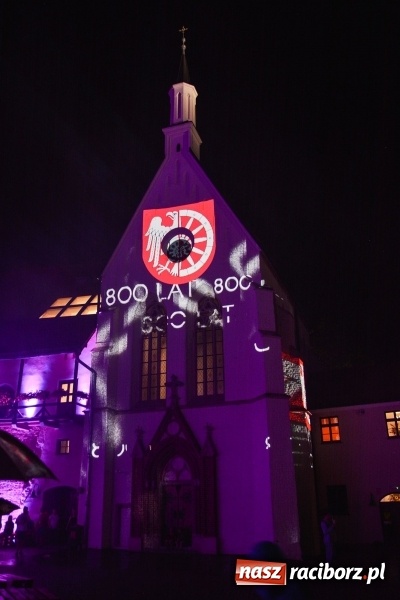 Zdjęcie w galerii na portalu naszraciborz.pl: Intro Festival 2017. Efektowny Mapping 3D kaplicy zamkowej z motywami na 800-lecie Raciborza wiadomości z regionu