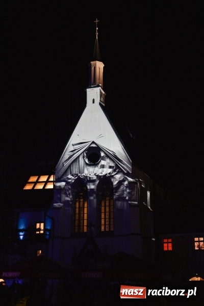 Zdjęcie w galerii na portalu naszraciborz.pl: Intro Festival 2017. Efektowny Mapping 3D kaplicy zamkowej z motywami na 800-lecie Raciborza wiadomości z regionu