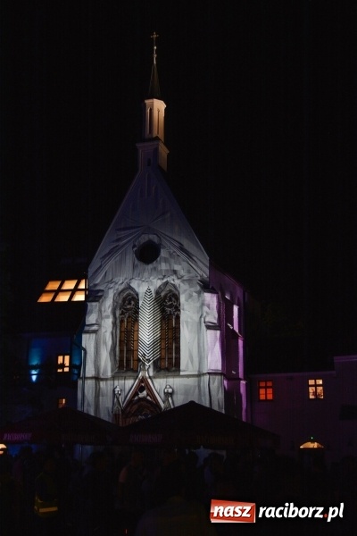 Zdjęcie w galerii na portalu naszraciborz.pl: Intro Festival 2017. Efektowny Mapping 3D kaplicy zamkowej z motywami na 800-lecie Raciborza wiadomości z regionu
