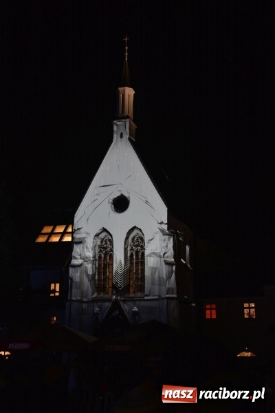 Zdjęcie w galerii na portalu naszraciborz.pl: Intro Festival 2017. Efektowny Mapping 3D kaplicy zamkowej z motywami na 800-lecie Raciborza wiadomości z regionu