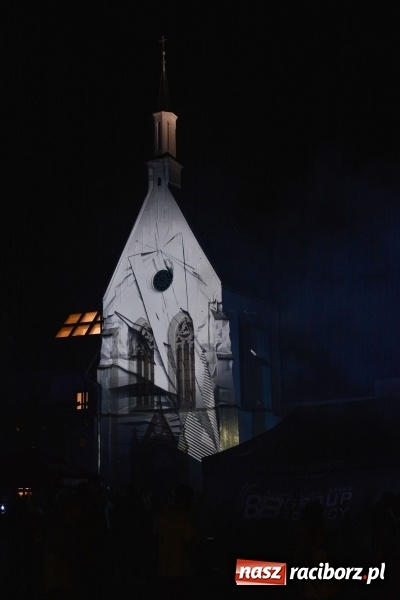 Zdjęcie w galerii na portalu naszraciborz.pl: Intro Festival 2017. Efektowny Mapping 3D kaplicy zamkowej z motywami na 800-lecie Raciborza wiadomości z regionu