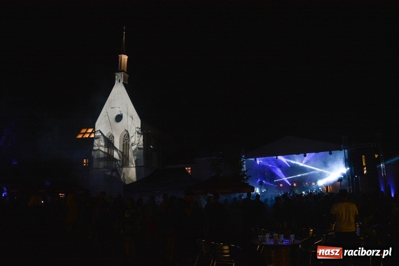 Zdjęcie w galerii na portalu naszraciborz.pl: Intro Festival 2017. Efektowny Mapping 3D kaplicy zamkowej z motywami na 800-lecie Raciborza wiadomości z regionu