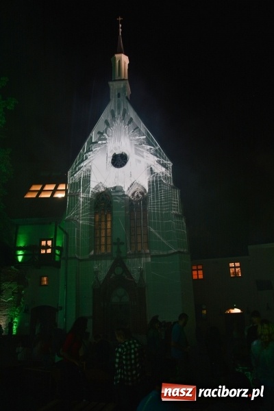 Zdjęcie w galerii na portalu naszraciborz.pl: Intro Festival 2017. Efektowny Mapping 3D kaplicy zamkowej z motywami na 800-lecie Raciborza wiadomości z regionu