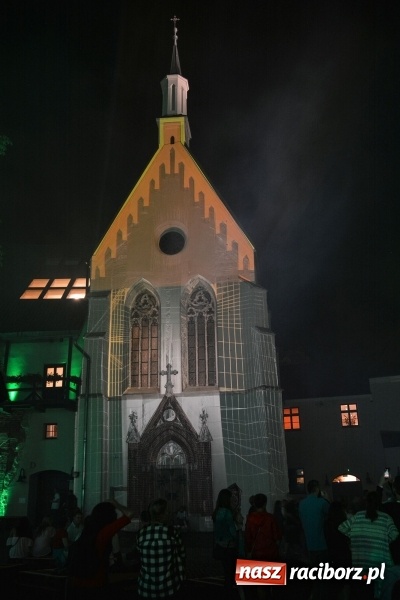 Zdjęcie w galerii na portalu naszraciborz.pl: Intro Festival 2017. Efektowny Mapping 3D kaplicy zamkowej z motywami na 800-lecie Raciborza wiadomości z regionu