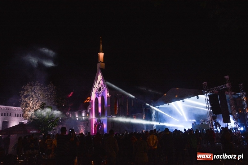 Zdjęcie w galerii na portalu naszraciborz.pl: Intro Festival 2017. Efektowny Mapping 3D kaplicy zamkowej z motywami na 800-lecie Raciborza wiadomości z regionu
