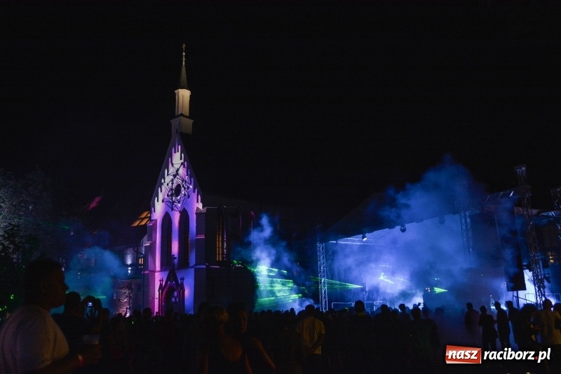 Zdjęcie w galerii na portalu naszraciborz.pl: Intro Festival 2017. Efektowny Mapping 3D kaplicy zamkowej z motywami na 800-lecie Raciborza wiadomości z regionu