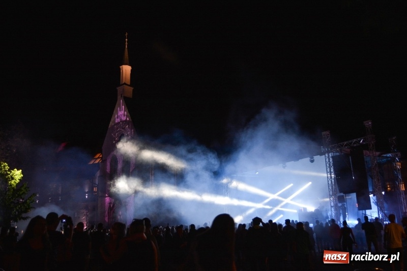 Zdjęcie w galerii na portalu naszraciborz.pl: Intro Festival 2017. Efektowny Mapping 3D kaplicy zamkowej z motywami na 800-lecie Raciborza wiadomości z regionu