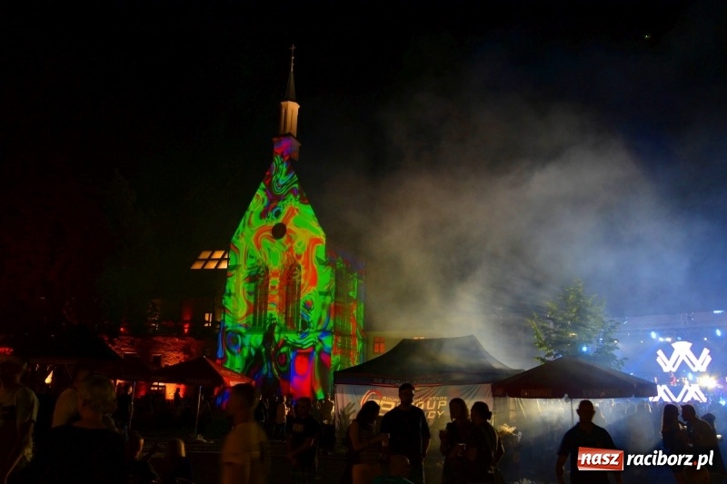 Zdjęcie w galerii na portalu naszraciborz.pl: Intro Festival 2017. Efektowny Mapping 3D kaplicy zamkowej z motywami na 800-lecie Raciborza wiadomości z regionu